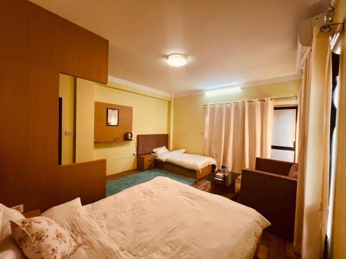 Una cama o camas en una habitación de Chubasha Chautara Restro & Inn