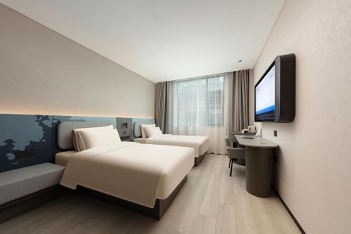 Postel nebo postele na pokoji v ubytování Atour Hotel Wuhan Hubei University Xudong