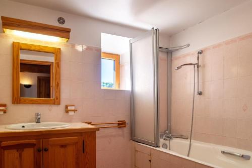 Ένα μπάνιο στο Gîte Gîtes de France 4/6 personnes B