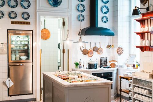 a kitchen with blue and white plates on the wall at HENRI Hotel Berlin Kurfürstendamm in Berlin