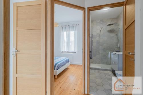 Ένα μπάνιο στο Agréable Maisonnette à Proximité d'Eurexpo