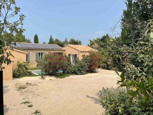 Petite maison au calme avec piscine privative