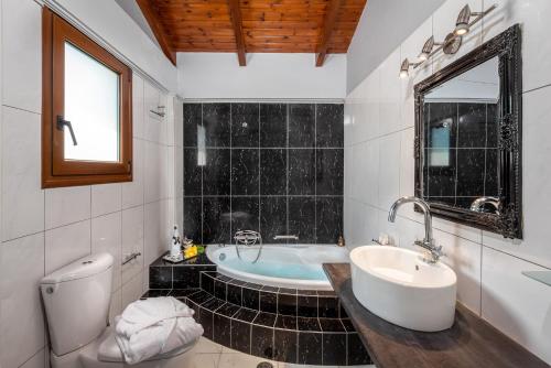 A bathroom at Luxury Mansion Rhodes