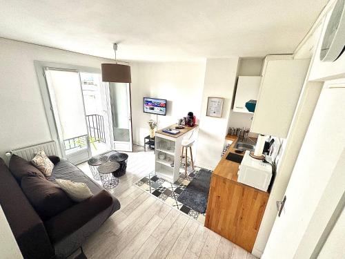 T2 - Face de la Gare SNCF avec un balcon et un garage