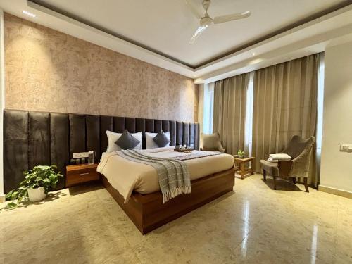 a bedroom with a large bed in a room at Vyom Boutique Hotel Rishikesh in Rishīkesh