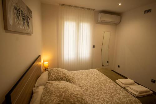 Una cama o camas en una habitación de Appartement 1-4 pers - Proche Paris, CDG, Grand Paris Arena - A L'Ombre du Pin "5"