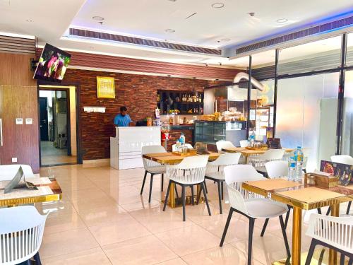 Restaurace v ubytování New Dream Plaza Hotel Apartment
