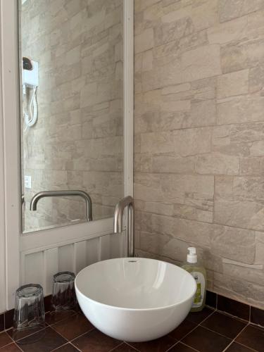 Ένα μπάνιο στο Bed & Breakfast - K2 Brunnen Haus
