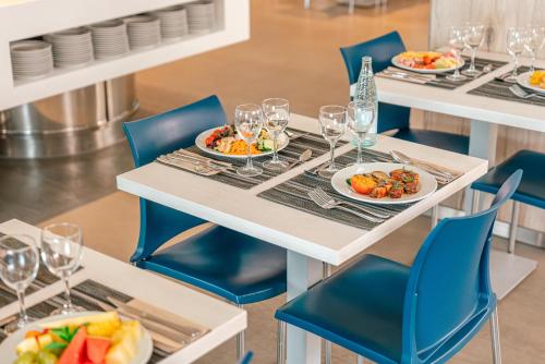 a table with plates of food and wine glasses at Port Fiesta Park in Benidorm