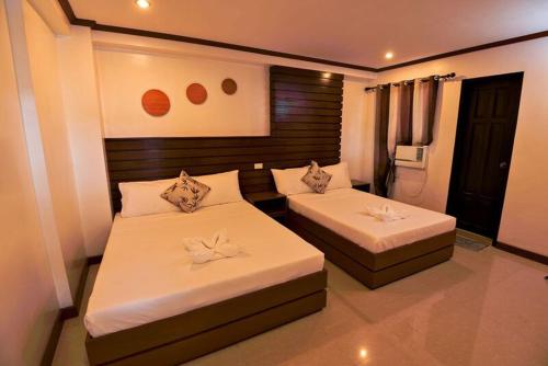 A bed or beds in a room at Abozza Resort