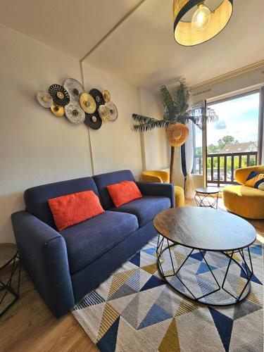 Photo de la galerie de l'établissement Le Yacht Club avec accès plage et parking privé, à Blonville-sur-Mer