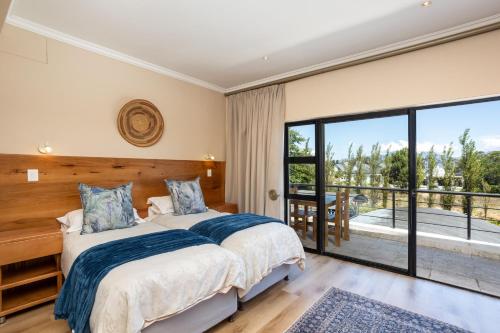 Postel nebo postele na pokoji v ubytování Pearl Valley Golf Estate Lodge 1E