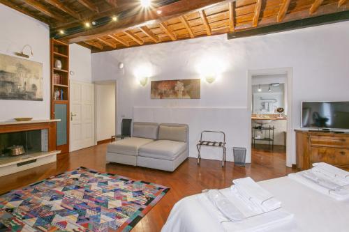 Televiisor ja/või meelelahutuskeskus majutusasutuses Pantheon Palazzo Nari