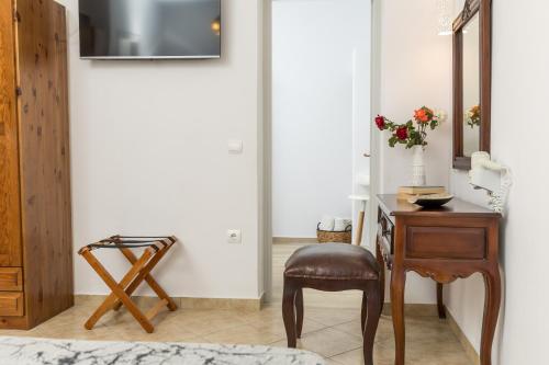 a living room with a chair and a table at Marine Dream in Plaka