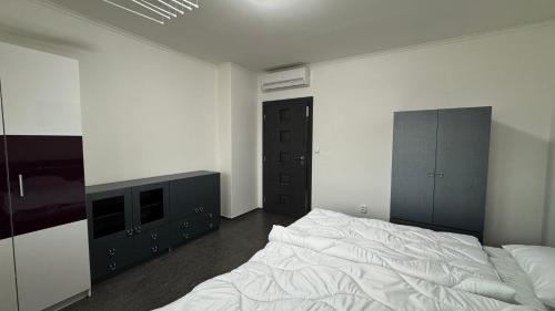 Postel nebo postele na pokoji v ubytování 3 Bedroom Apartment, Playground, bounce mat jump ring