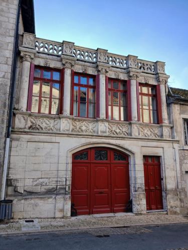 Agréable maison avec jardin dans le centre historique de Bourdeilles