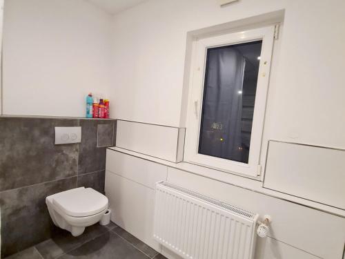 Ένα μπάνιο στο Work & Stay in Rodenbach