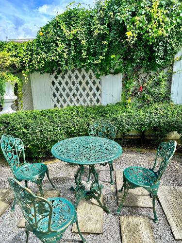 Un jardín fuera de Zane Balcony House Ranong Hotel เซน บัลโคนี่ เฮ้าส์ ระนอง