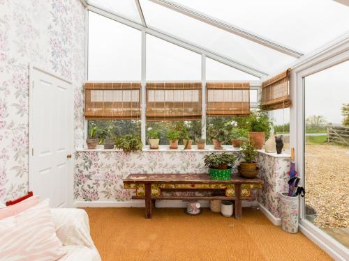 Κήπος έξω από το Pass the Keys Idyllic family home Stunning views Garden