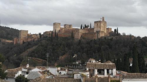 Magical Albaicín- Penthouse facing Alhambra Palace