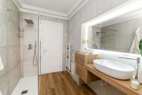 Ένα μπάνιο στο Quatrum Apartment