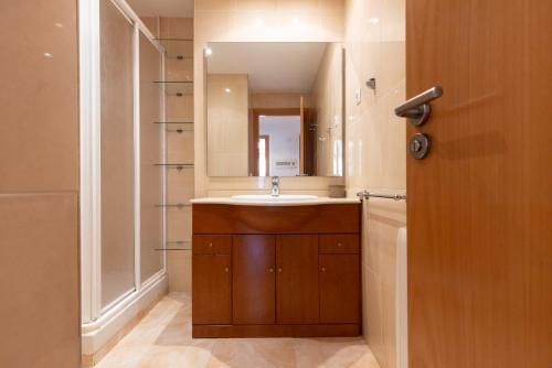 a bathroom with a sink and a mirror at MALDIVAS I Apartment in La Pineda