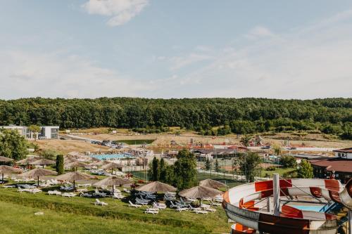 an aerial view of a resort with a boat at Căsuțe Suzanne Băile Figa-cu aer conditionat in Beclean
