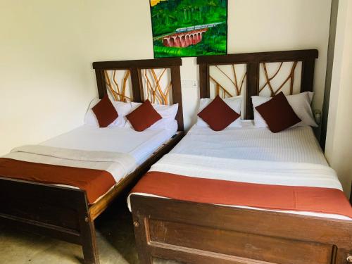 Una cama o camas en una habitación de 1818 UVA