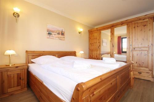 Postel nebo postele na pokoji v ubytování Urlaubstraeume-am-Meer-Wohnung-1-10-639