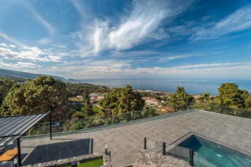 an estate with a view of the ocean at Buena - Vista in La Guancha