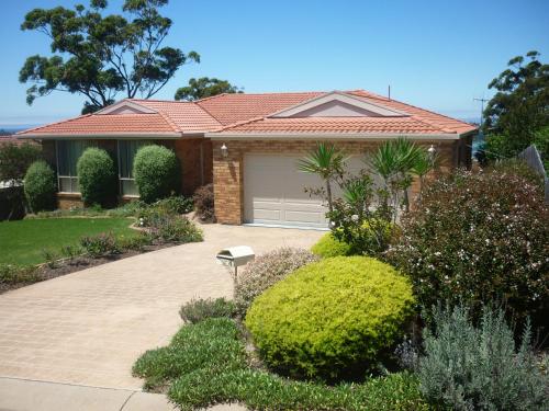 a house with a driveway and a garage at Ella Bleu in Merimbula