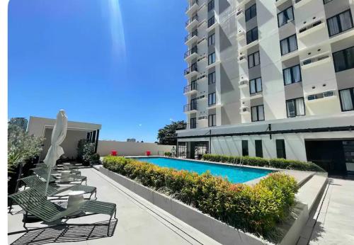 Piscina a Overlooking City View o a prop