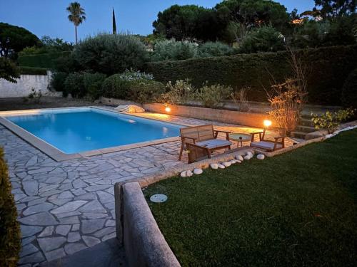 A piscina localizada em Villa Sainte Maxime ou nos arredores