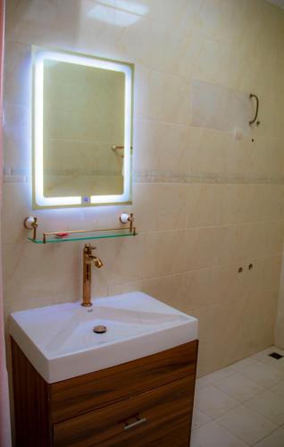 Ein Badezimmer in der Unterkunft Hôtel L'apéro