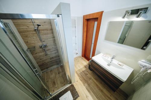 a bathroom with a shower and a sink at Wellness Penzion Zora Family in Tatranská Lomnica