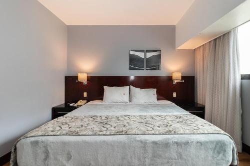 Ένα ή περισσότερα κρεβάτια σε δωμάτιο στο A1 Flats WYM Brooklin