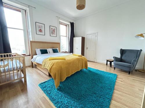 a bedroom with a bed and a blue rug at VS-Entire Flat-Central Scotland-Falkirk, Self-Check-in , Pet-friendly with Parking in Falkirk