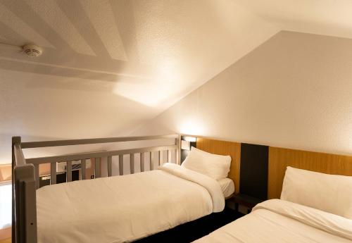 Postel nebo postele na pokoji v ubytování B&B HOTEL Vannes Est Golfe du Morbihan