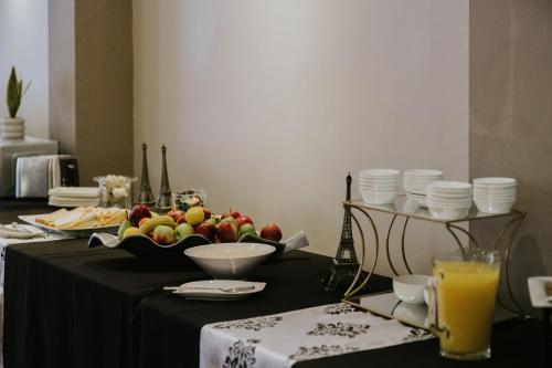 Makanan di atau berdekatan hotel
