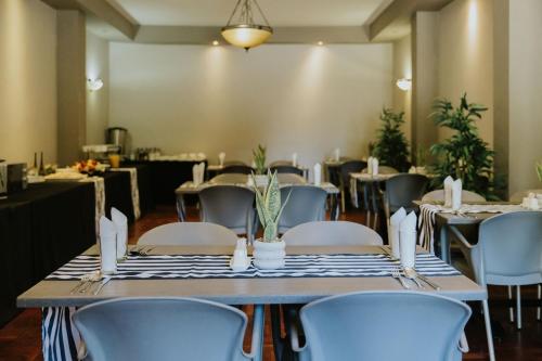 Restoran atau tempat lain untuk makan di Le Grand Chateau Hotel