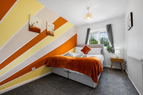 a bedroom with a striped wall with a bed at Modern 3 Bed House, Sleeps 6, Near NEC - Airport, Free Parking, Contractors - Families Stay in Sheldon