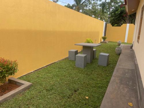 Taman di luar Kico Nest
