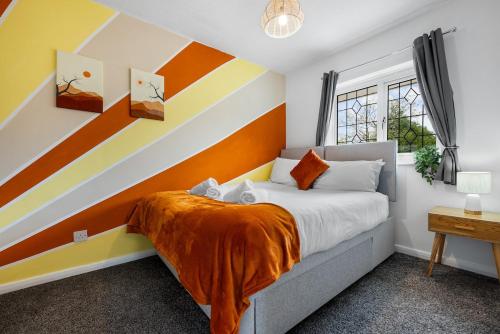 a bedroom with a striped wall with a bed at Modern 3 Bed House, Sleeps 6, Near NEC - Airport, Free Parking, Contractors - Families Stay in Sheldon