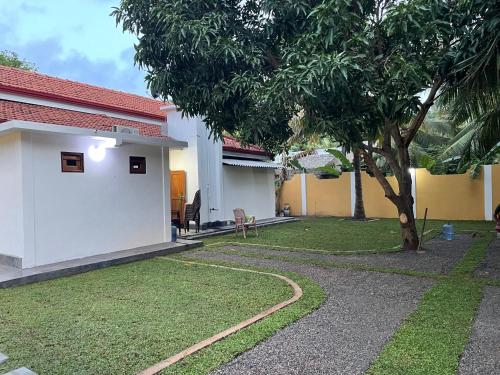 Taman di luar Kico Nest