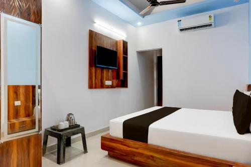 Katil atau katil-katil dalam bilik di Hotel O Adinath Guest House