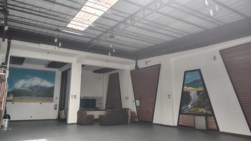 a room with two chairs and a couch in a building at Hotel El Castor in Huaraz