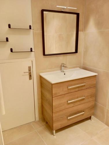 Appartement calme, à 2 pas du Palais des Papes, au 3eme étage