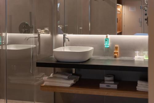 a bathroom with a sink and a mirror at Hotel Huerto del Cura in Elche