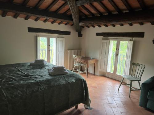a bedroom with a bed and a table and chairs at La Melagrana in Brisighella