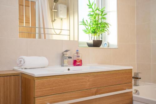 Et badeværelse på Vacant Nests The Carrick Beach Golf Course